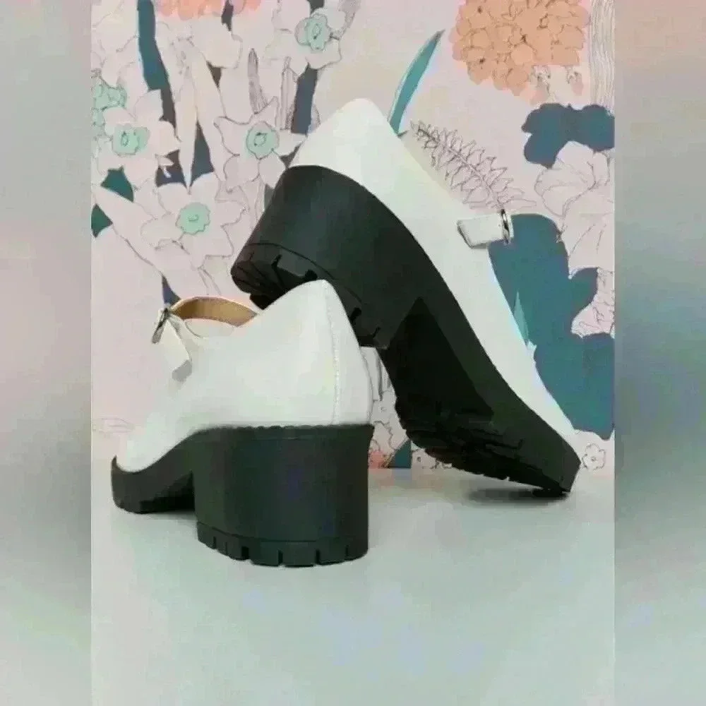 Urban‎ Outfitters White Daria Treaded Mary Jane Size 7
